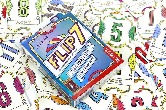 Doosspel FLIP 7: turquoise met gele letters en kaarten, omringd door speelkaarten met cijfers