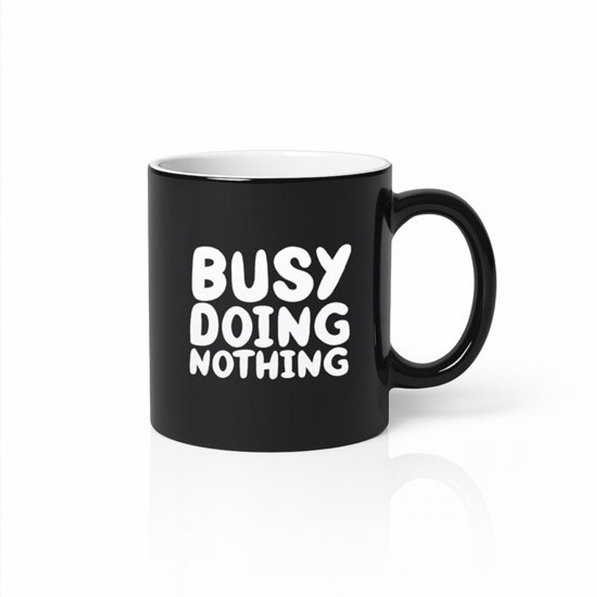 Grappige “Busy Doing Nothing” Zwarte Magic Mok 330 ml – Warmtegevoelige Kleurveranderende Mok – Humoristische Tekst Koffiemok – Uniek Cadeau voor Vrienden & Collega’s