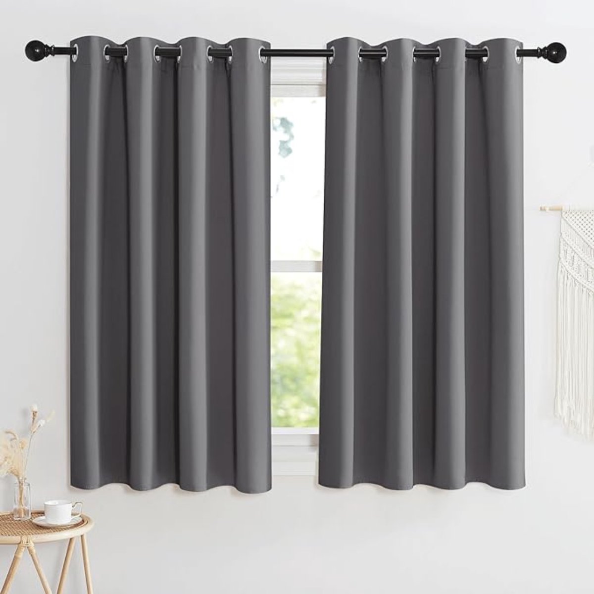 Verte Gordijnen Kant en Klaar met Haakjes - Verduisteringsgordijnen - Lichteisolerend - Geschikt voor Woonkamer - Slaapkamer en Werkkamer - Kant-en-Klare Gordijnen - 2 Panelen - 140 CM Breed x 125 CM Hoog - Grijs