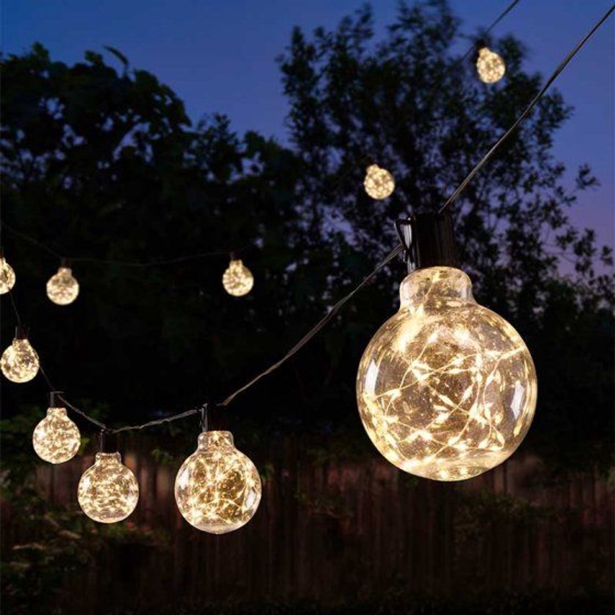 Svenska Living Partyverlichting - 100 LED - 10 Grote Bollen - 4.5 Meter - Warm Wit - Zwarte Kabel - Met Timer - Binnen & Buiten (IP44)