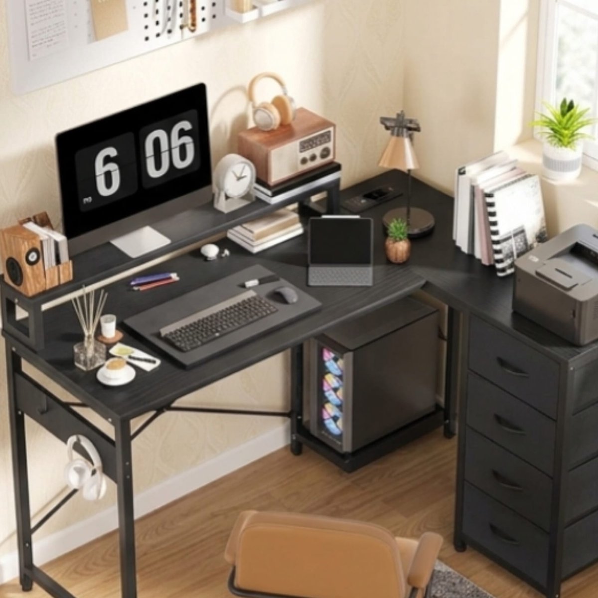 Hoekbureau L-vorm 130x100x75 cm Zwart met 4 Laden – Bureau met USB, Stopcontacten, LED & Monitorplank, Modern Computerbureau voor Thuiswerkplek – Urbanhome