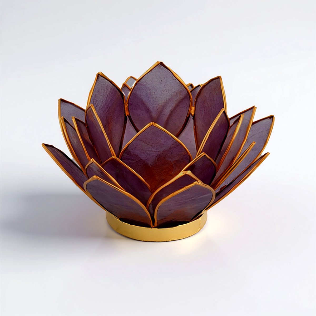 Cavill - Messing Accessoire met Capiz Schelp - Luxe Indonesische Tafeldecoratie - Lotus Bloem Design - Paars en Gouden Accenten - Bali Barong