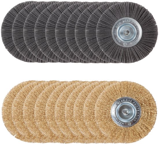 Tien donkergrijze nylon borstels en tien gouden messing borstels, in twee rijen gerangschikt.