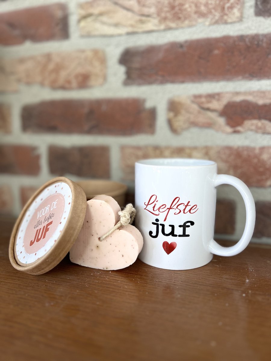 Cadeaupakket Juf zeep in doosje + theeglas bedankt inclusief een houten hartje / afscheid / einde schooljaar - cadeau juf / meester / cadeau