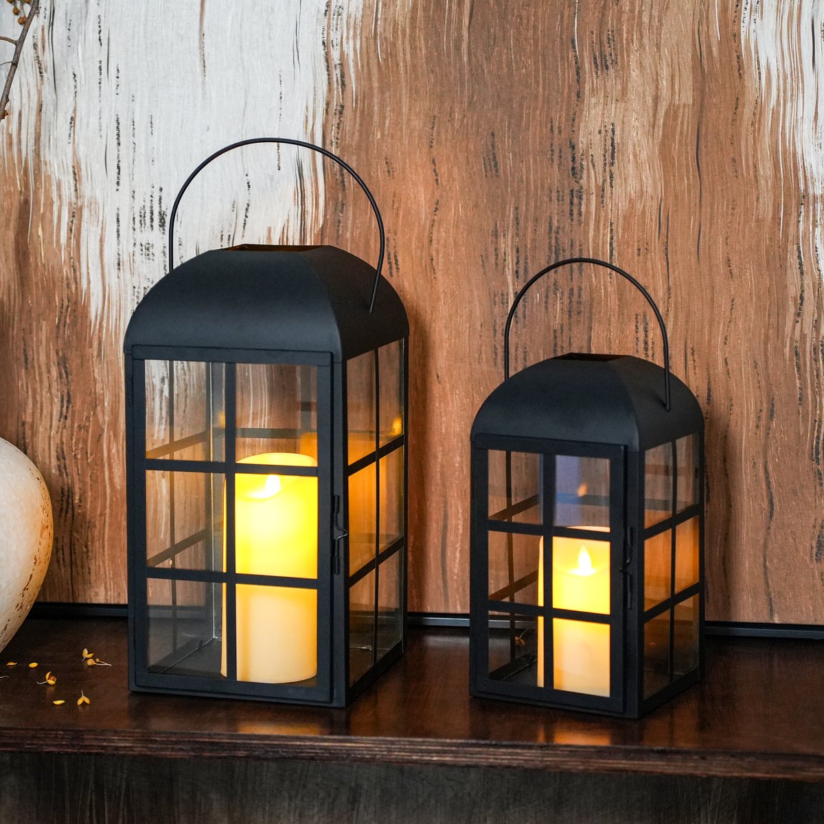 JHY DESIGN Set van 2 Decoratieve Kaarslantaarns – 35/26 cm – Vintage Metalen Kaarsenhouders met Gehard Glas - Tuin Terras Bruiloft Feesten - Binnen en Buiten – Zwart