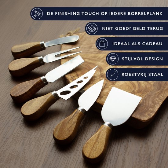 Vijf kaasmessen met acaciahouten handvatten en roestvrijstalen lemmeten op een houten plank. Inclusief tekst: 'De finishing touch op iedere borrelplank', 'Niet goed? Geld terug', 'Ideaal als cadeau', 'Stijlvol design', 'Roestvrij staal'.