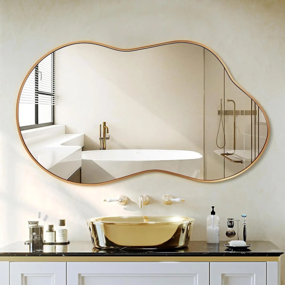 Smyl. Spiegel - Wandspiegel - Badkamerspiegel - Slaapkamer - Decoratieve Spiegel - Gouden Frame - 116 x 66 cm