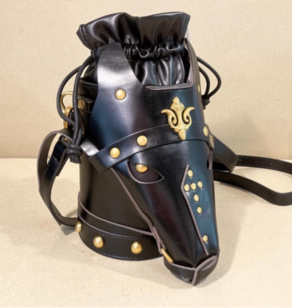 Hetty'S - Unieke handtas - Middeleeuws model paard - Maat 22 X 19 cm - Zwart leer