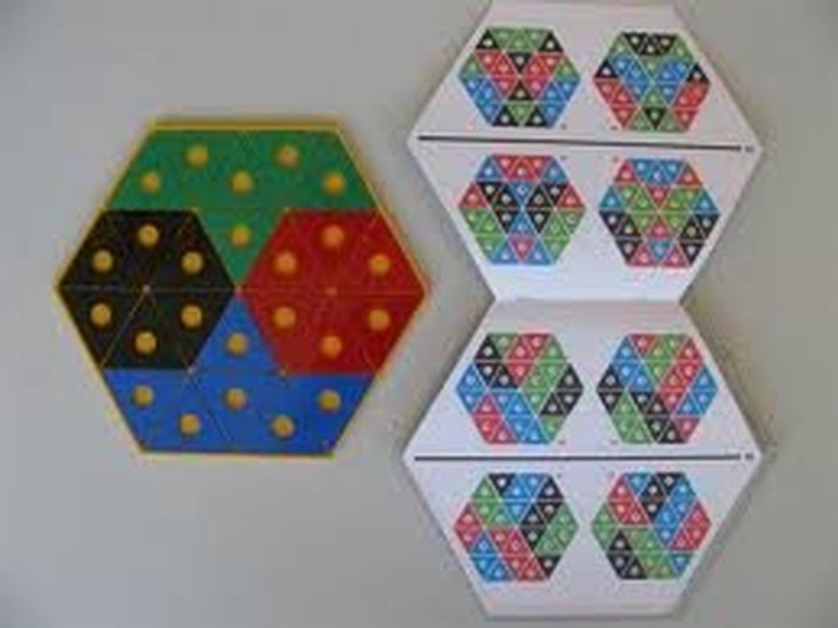 Varia spelbord inclusief figurenboek (zie omschrijving)