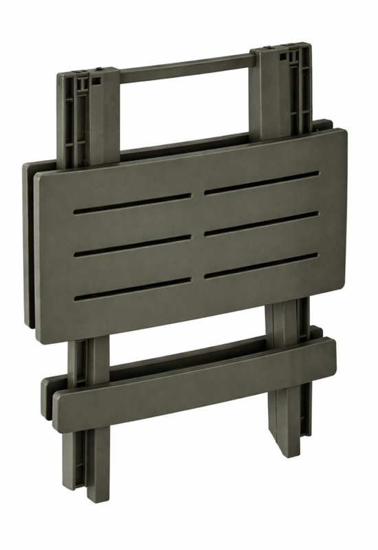 Gevouwen groene, opklapbare campingtafel van kunststof met horizontale latten.