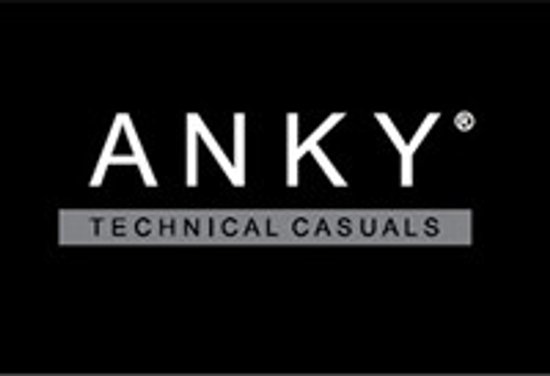 ANKY TECHNICAL CASUALS logo op zwarte achtergrond