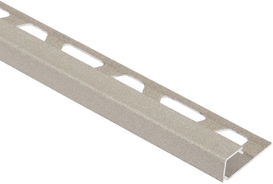 Crème kleurig tegelprofiel van aluminium met perforaties, 10 mm breed.