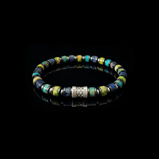 Armband met veelkleurige zee sediment jaspis kralen en een 925 sterling zilveren buisvormige bedel met gravure.