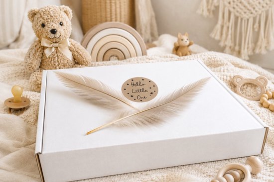 Blijeitje - Luxe 3-delige babycadeauset - Kraamcadeau Unisex met stylvolle Shirtje, Broekje & Slofjes - Kiekeboe Design — afbeelding 3