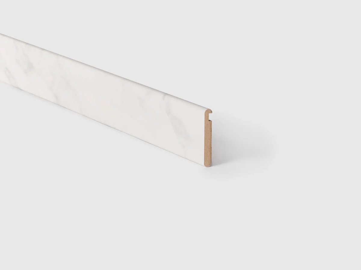 Maestro Opentrapprofiel Laminaat Witte Marmer – 1300x70x10 mm | Traprenovatie