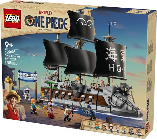 LEGO Garp's Marine Battleship met zwarte zeilen en diverse minifiguren op een houten dok.