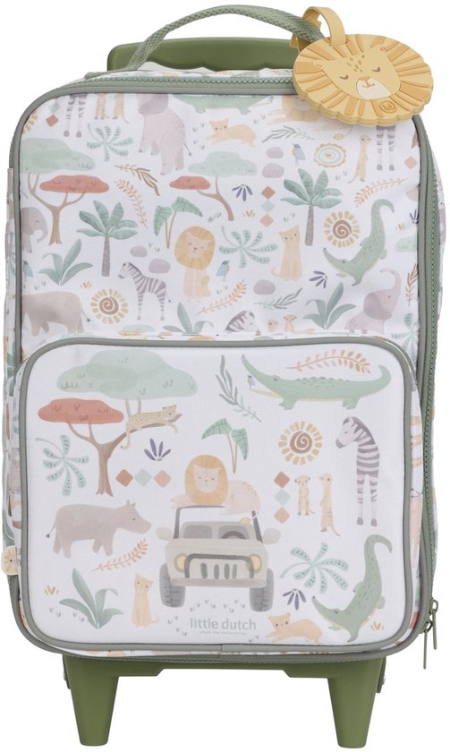 Koffer met safari dieren print, groene wieltjes en hengsel. Met een leeuwenlabel aan de rits.