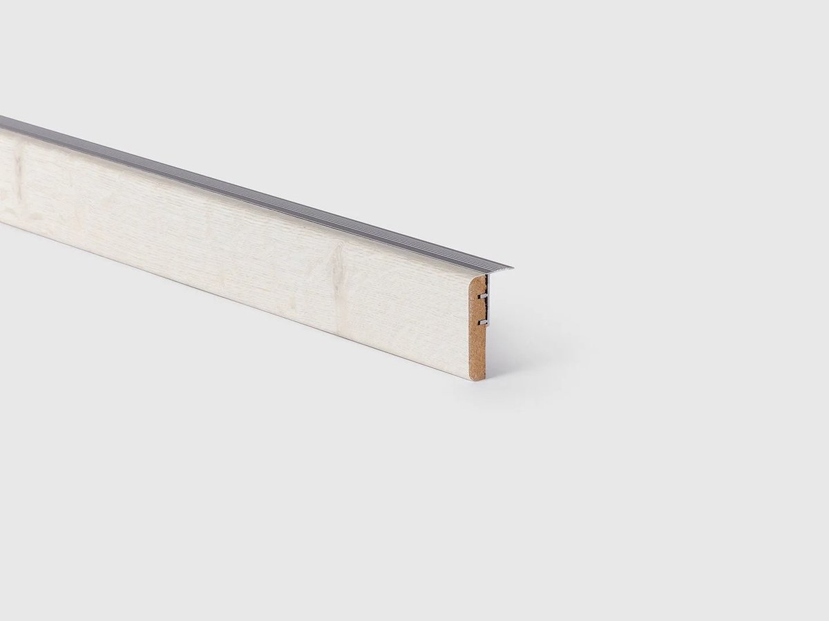 Maestro Overloopvloer Laminaat Naturel Grijze Eik – 2050x230x8 mm | Traprenovatie