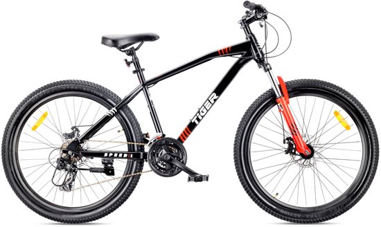 Zwarte TIGER mountainbike met rode voorvork en velgdetails, op witte achtergrond.