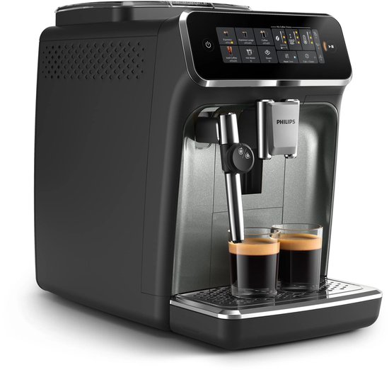 Zwarte Philips volautomaat met glanzende zilveren accenten, twee kopjes espresso en een touchdisplay.