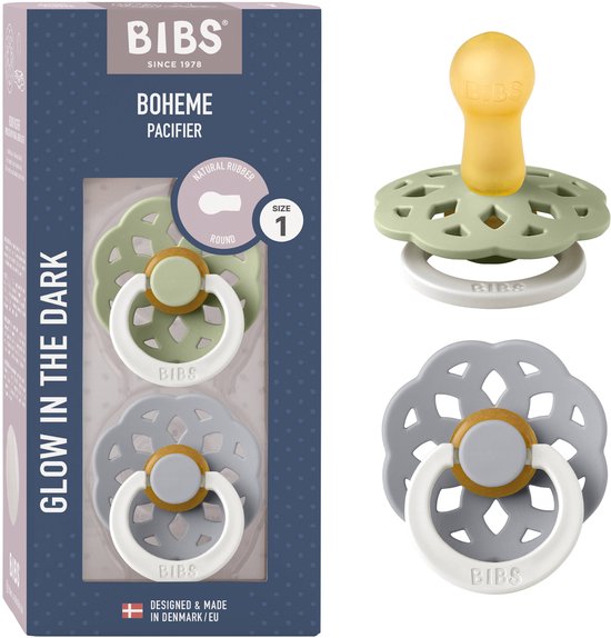 Verpakking van 2 BIBS Boheme speentjes in maat 1, groen en grijs, met glow-in-the-dark functie. Ook een losse groene speen.