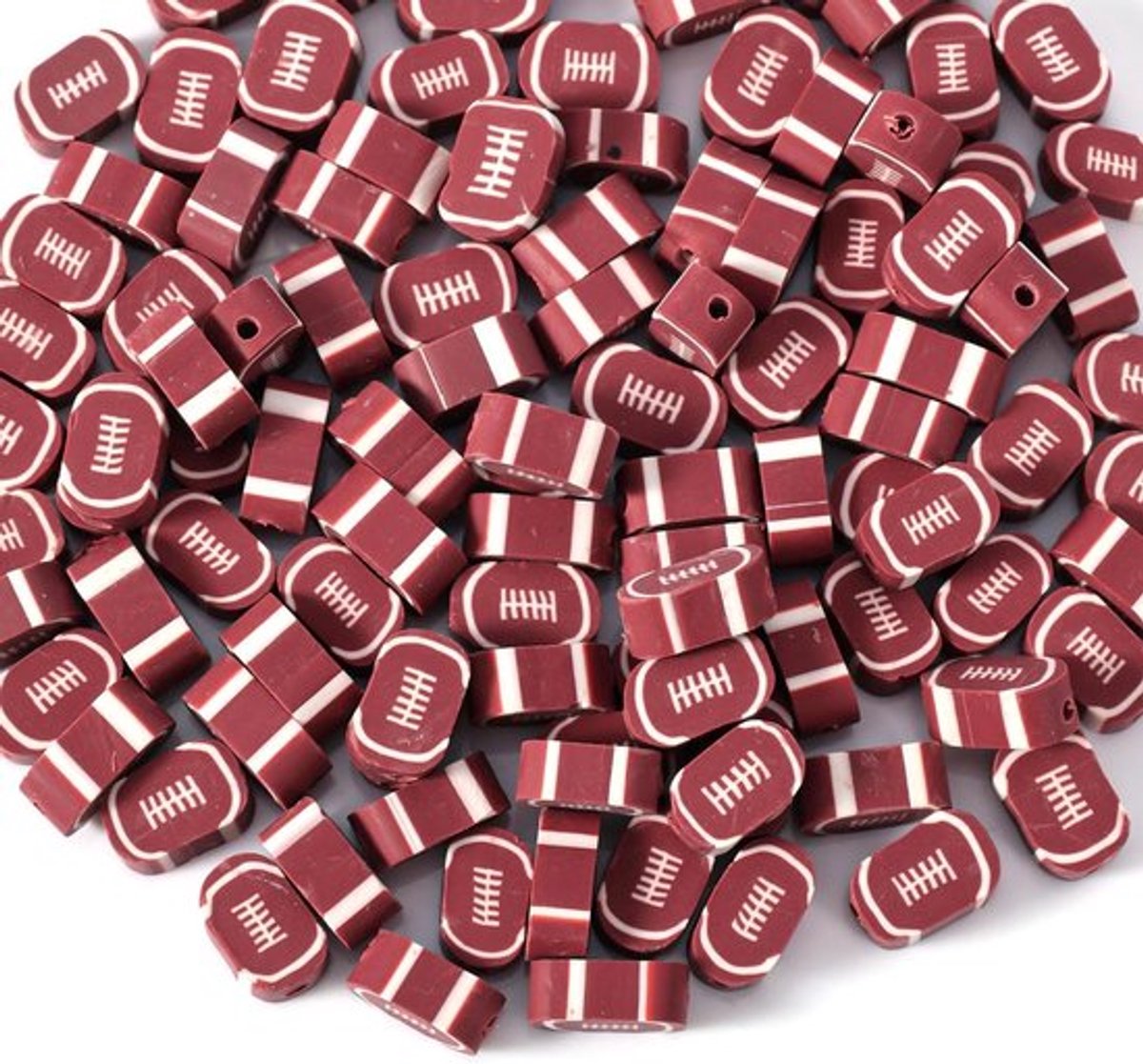 - Voetbal Polymeer Klei Kralen - Sportbal - Platte Ronde - Sport Thema - Handgemaakte Sieraden - Geschikt voor Sport Ketting - 100 Stuks - Kleurrijk en Duurzaam