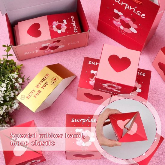 Rode en roze verrassingsdozen met hartjes, kaarten en een gouden giftbox.