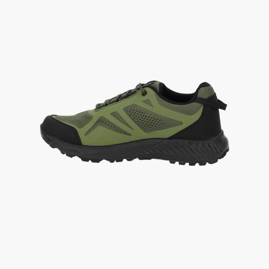 Groene wandelschoen met zwarte zool en achterkant. Gemaakt van mesh.