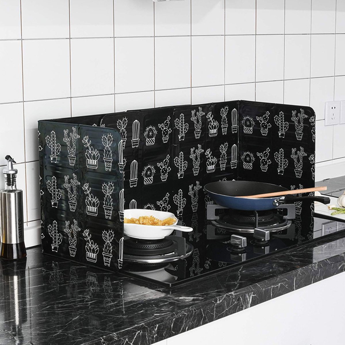 Cuhostki 1 Stuks - Spatbescherming Fornuis - Aluminium Folie - Zwarte Cactus - Anti Spatwater En Hittebestendig