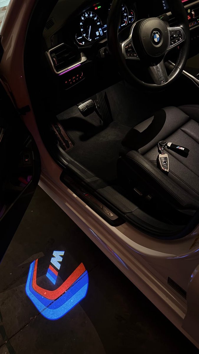 RD Customz® BMW Deur Logo Projector - Instapverlichting - M Racetrack Logo - Auto deur verlichting - Auto interieur - BMW accessoires - Set van 2 - Portierverlichting - Laser Projector - 3/4/5/6/7 serie - M3/M5 - X1/X3/X4/X5/X6 - GT – foto 2
