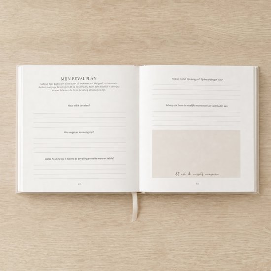 Open zwangerschapsdagboek met secties 'Mijn Bevalplan' en ruimte voor wensen en hoop voor de bevalling.