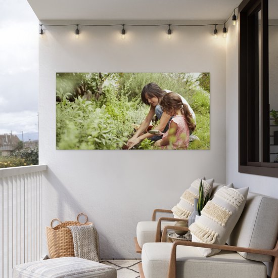 Décoration murale extérieur Mère et fille plantant ensemble dans le jardin - 160x80 cm - Toile jardin - Affiche extérieure.