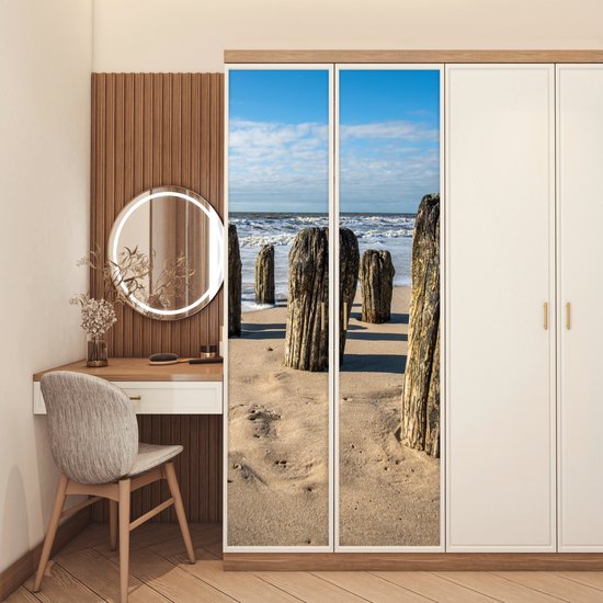 Deurposter 90x205 cm - Deursticker Zand - Strand - Paal - Water - Zomer - Meubelfolie zelfklevend - Deurfolie woonkamer - Interieurfolie fotobehang - Deur plakfolie - Deurstickers - Deurbehang sticker - Kamer decoratie