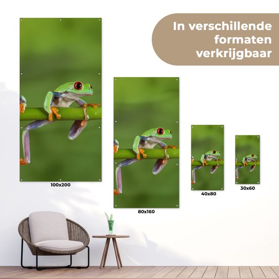 Tuinposter 40x80 cm - Tuindecoratie Kikkers - Tak - Groen - Poster voor in de tuin - Buiten decoratie - Schutting tuinschilderij - Tuindoek muurdecoratie - Wanddecoratie balkondoek