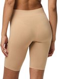 Beige, naadloze fietsshort, close-up van de achterkant.