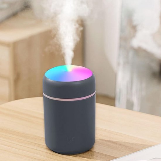 Daity Draagbare mini-luchtbevochtiger — 300 ml — Met kleurrijk LED-nachtlampje — USB-voeding — Geschikt voor auto, kantoor, thuis en op reis — 2 sproeistanden (Wit)
