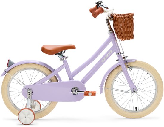 Vélo enfant violet clair avec panier, selle et guidons marron. Pneus beiges et roulettes latérales.