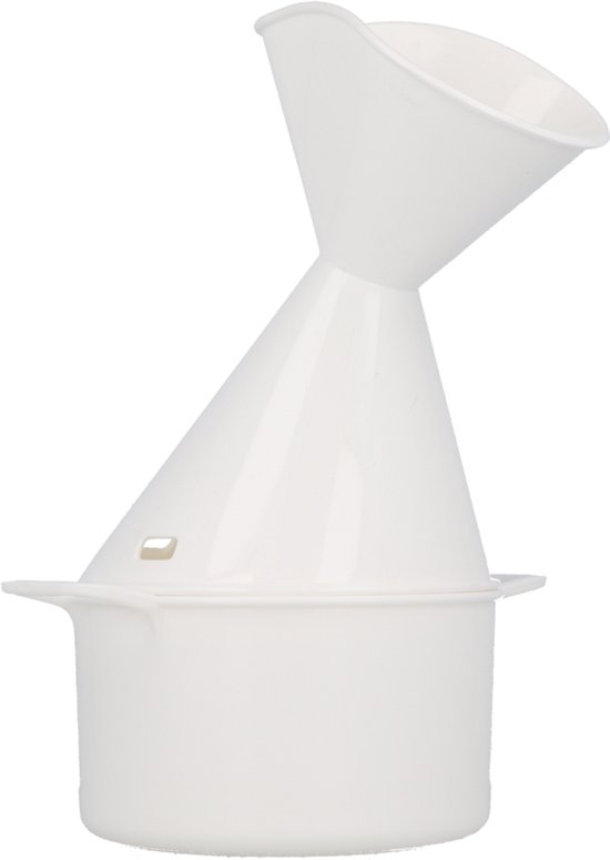 Een witte plastic inhalator met twee delen. Het onderste deel is een cilinder met handvatten, het bovenste deel een conische trechter.