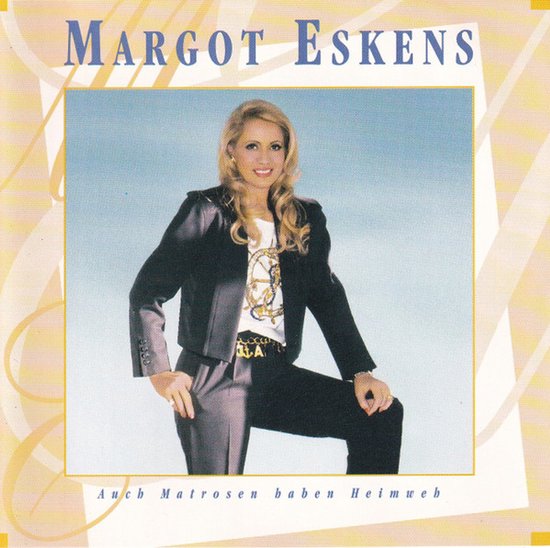 Margot Eskens met donkere blazer, witte T-shirt en broek.