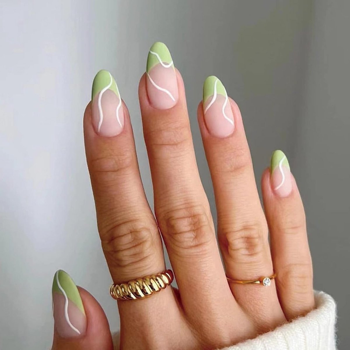 Korte Franse Nepnagels in Matt Groen met Lijm - 24 Stuks voor Vrouwen en Meisjes, Perfect voor Nagelkunst en Thuisgebruik