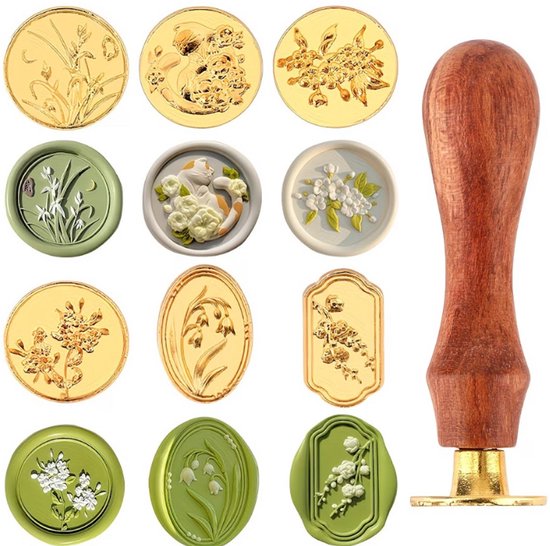 Set van gouden en groene waxstempels met diverse bloemen- en kattenmotieven, met een houten handvat.