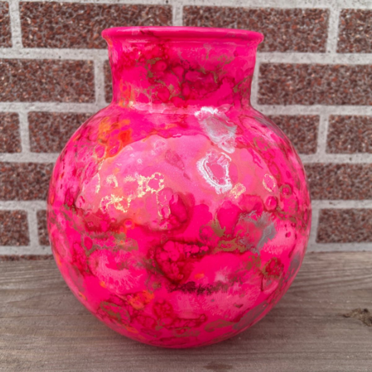Vazenfabrique Handgemaakte Bolvaas 'Jeremy' - Fluor roze tint
