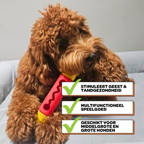 Bruine hond met rood en geel speelgoed in zijn bek. Tekst: 'Stimuleert geest & tandgezondheid', 'multifunctioneel speelgoed', 'geschikt voor middelgrote en grote honden'.