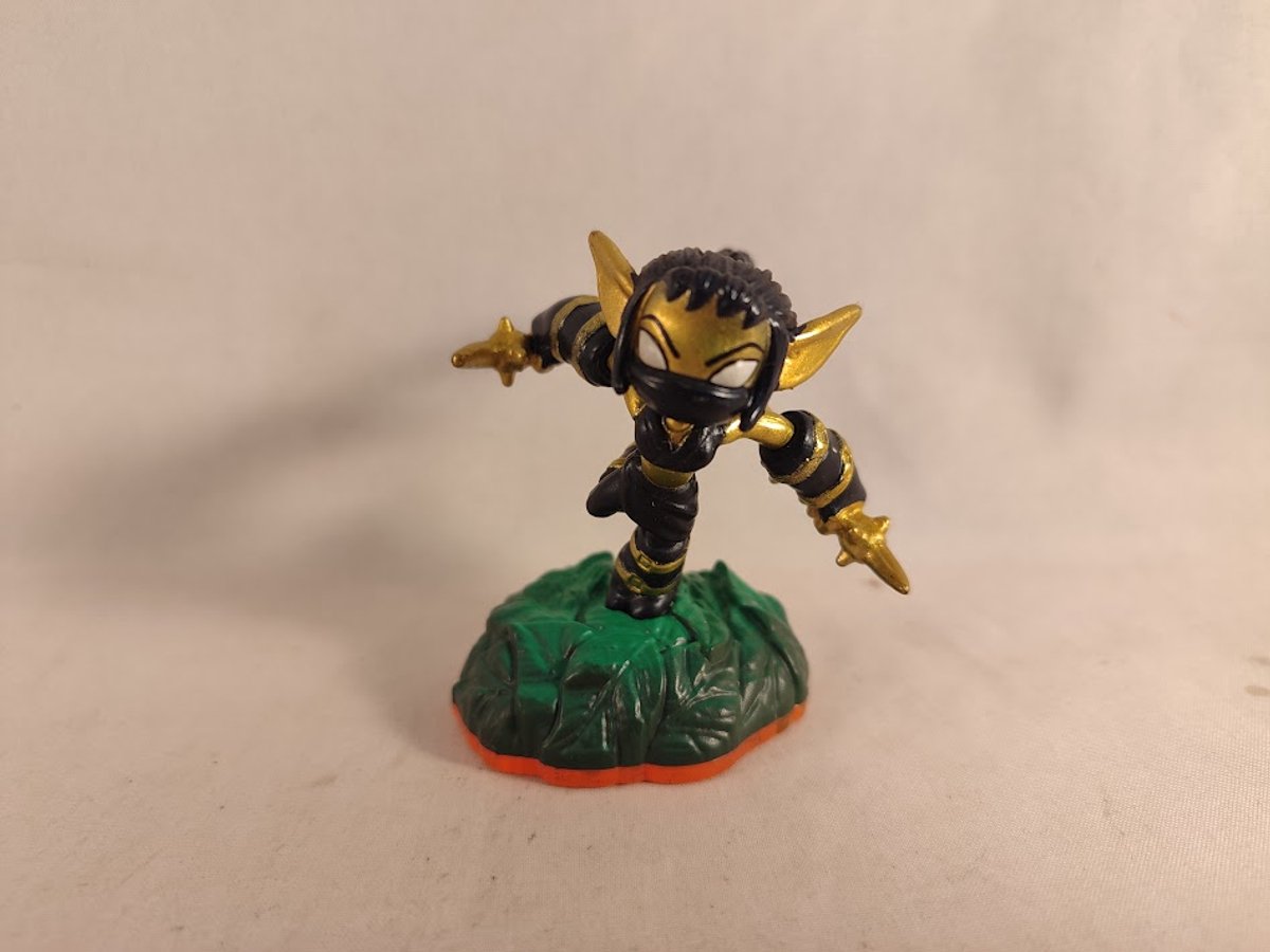 2x Skylanders, Giants Legendary Stealth Elf Character (3DS / Wii / PS3 / Xbox 360)