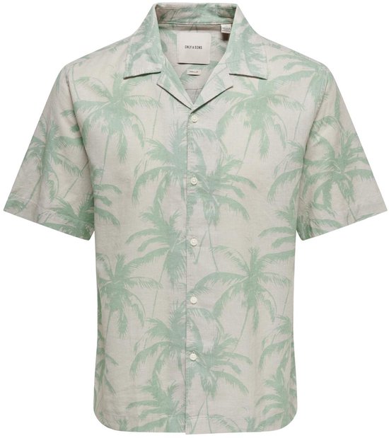 Beige hemd met kraag, korte mouwen en een all-over print van lichtgroene palmbladeren.