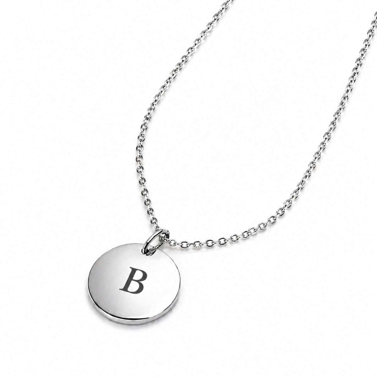 Engravia by Derya – Gepersonaliseerde initialen ketting – RVS zilverkleurig – Cadeau voor vriendin / moeder - Elegant & modern design- Dames sieraad- Perfect cadeau voor haar – 15 mm hanger