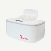 Een witte billendoekjesverwarmer met een roze Wumby logo en een open deksel met doekjes eruit.