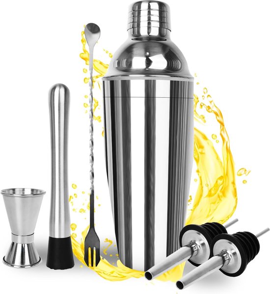 Zilverkleurige cocktailshaker set met muddler, barlepel, jigger en 2 schenktuiten. Omgeven door gele vloeistofspatten.