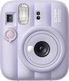 Vooraanzicht van lichtpaarse instax mini 13 camera met lens en flitser.