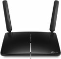Zwarte TP-Link 4G+ router met twee antennes en LED-indicatoren.